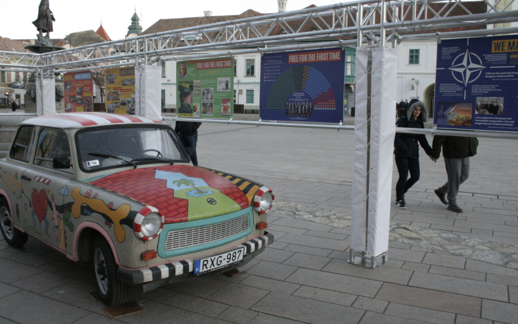 30 éve szabadon - Kiállítás mutatja be a kommunista diktatúra és a rendszerváltás időszakát