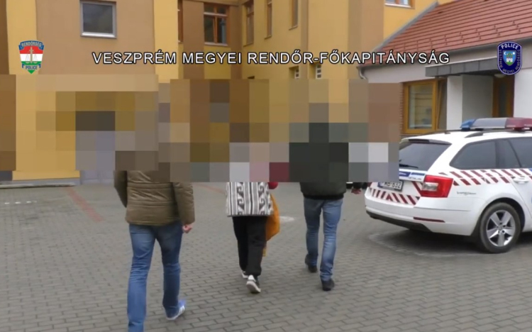 Budapesten bujkált a körözött pápai nő, a rendőrök elfogták