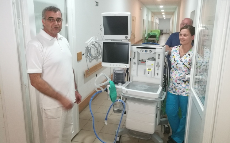 Új altató és lélegeztető gépeket kapott a pápai kórház