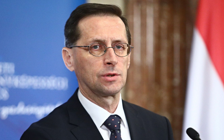 Varga Mihály Pápán: a választás tétje, hogy merre megy tovább Magyarország