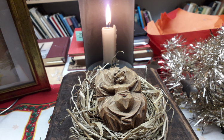 Kellemes karácsonyi ünnepeket és boldog új évet!