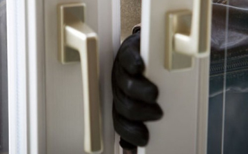 Rendőrkézen a trükkös lopók