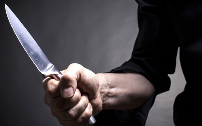 Rablás - Kést tartott a 68 éves nő nyakához