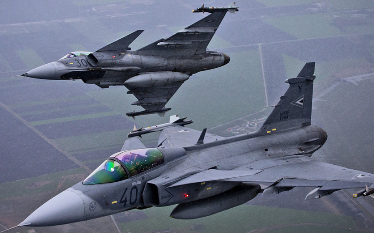 Gripenek gyakorlatoznak a Bakonyban