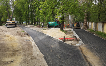 Aszfaltozzák a kerékpárutat a Várkertben és az Erzsébet ligetben