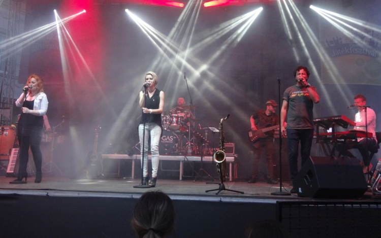 A Vegas Showband koncertje és a tűzijáték zárta az idei Játékfesztivált
