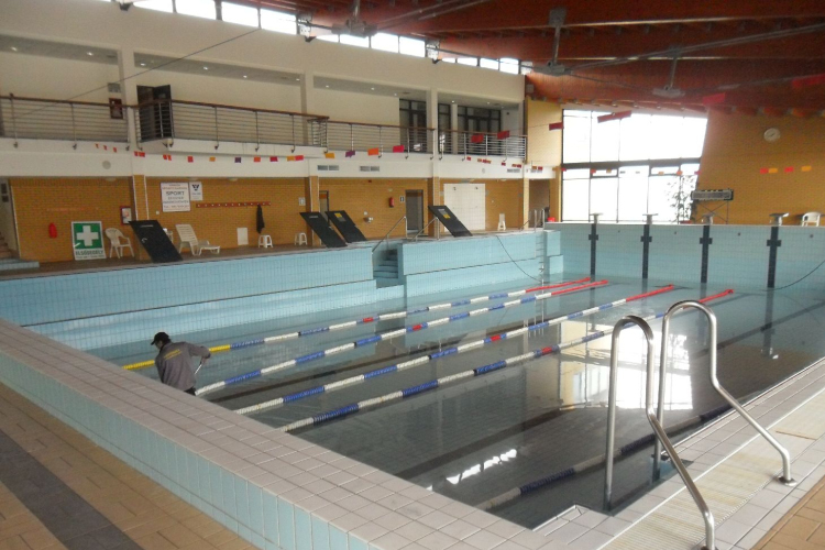 Egy héttel korábban nyit újra az uszoda