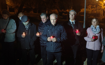 Ellenzéki megemlékezés november 4-én