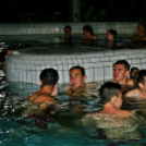 Fürdőztek az éjszakában