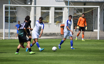 A pápai stadion gyepének minőségét méltatják Szombathelyen