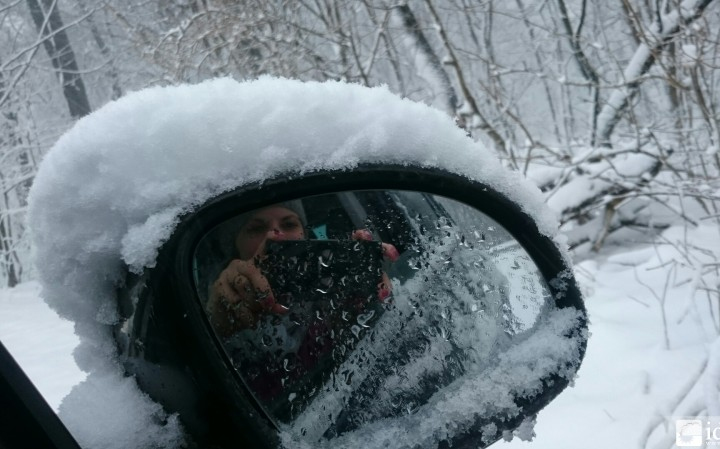 A Bakonyban a hó, Pápán az eső szakad