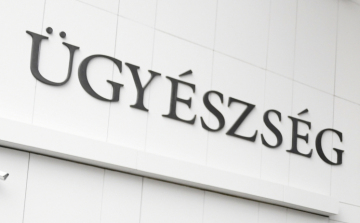 Gyermekpornográfia és zaklatás miatt emelt vádat a pápai ügyészség egy 34 éves helybeli férfival szemben