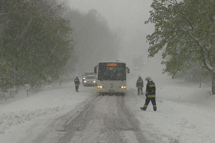 Havazás: lezárták a teherforgalom elől a 83-ast a Bakonyban!