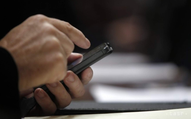 Újabb trükköt eszeltek ki a csalók, egy pápai hölgyet is felhívtak a módszerrel!