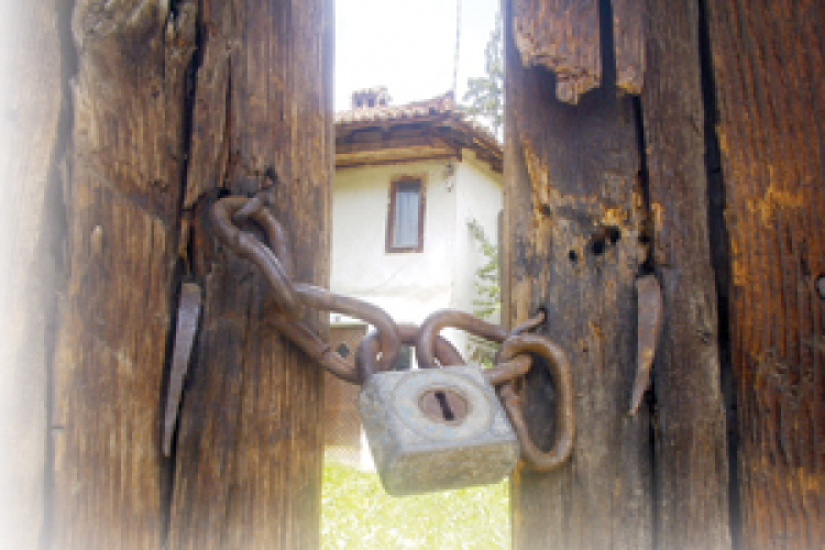 Lakatlan házból lopott