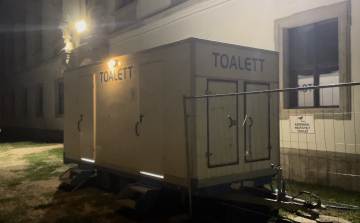 Csak éjféltől használható az ingyenes mobil toalett a Borfesztiválon