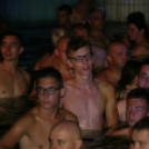 Éjszakai Fürdőzés a pápai Várkertfürdőben