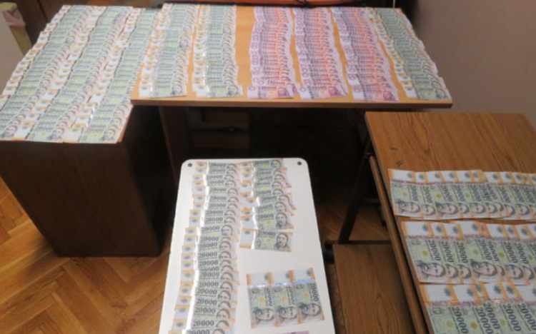 Országos akció keretében csaptak le a rendőrök a pápai unokázós csalóra!