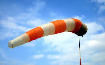 Viharos szél: már kiadták a riasztást Veszprém megyére is