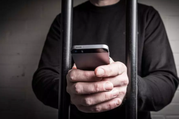 A börtönből zsarolta cellatársa édesanyját a pápai férfi