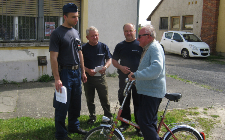 Mobil fogadóórát tart a rendőrség Pápán