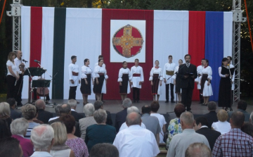 Ma is forradalmi időket élünk - Az államalapításra emlékeztek Pápán