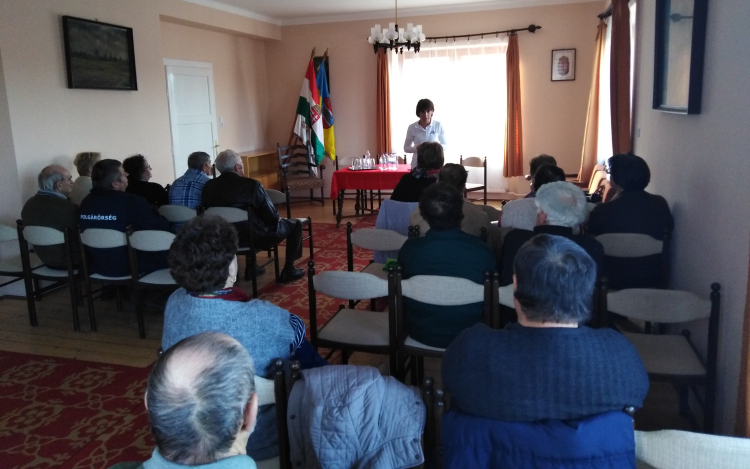 Házhoz mentek a rendőrök Marcaltőn