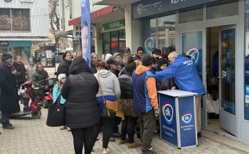 Ételosztást tartott a DK Pápán