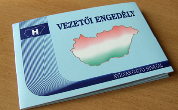 Eltiltás hatálya alatt vezetett, őrizetbe vették