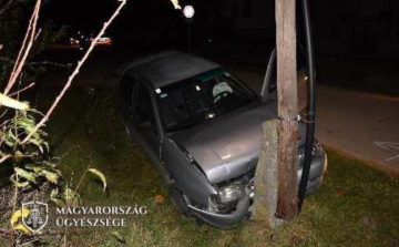 Balesetet okozott az engedély nélkül elvitt autóval, próbára bocsáthatják a 23 éves férfit