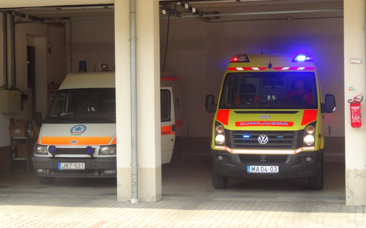 Frontálisan ütközött két autó Mezőlak és Mihályháza között - Teljes az útzár