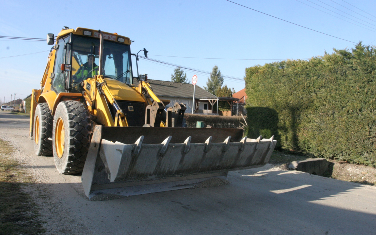 Murvás utakat javítanak Pápán