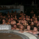 Éjszakai Fürdőzés a pápai Várkertfürdőben