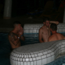 Éjszakai Fürdőzés a pápai Várkertfürdőben