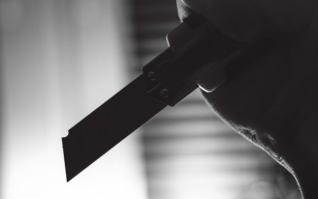 Tapétavágó késsel esett a biztonsági őrnek a pápai rendelőintézetben