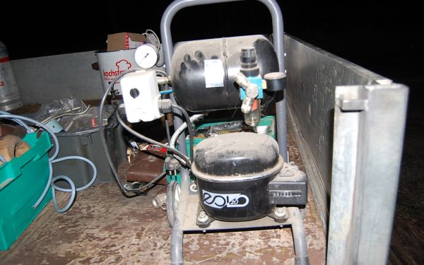 Szalmabálákban rejtették el a lopott tárgyakat