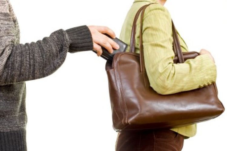 Pénztárcát lopott, de hamar lebukott