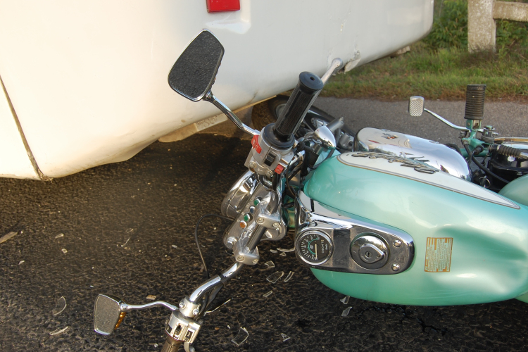 Autóbusz és segédmotor-kerékpár ütközött Külsővatnál