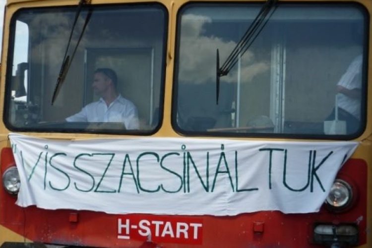 A Népszava szerint újra megszűnhet a Csorna-Pápa vasútvonalon a személyszállítás