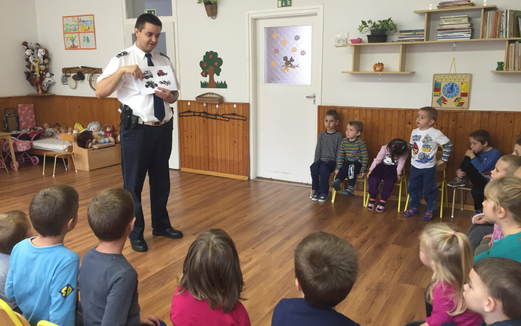 Rendőr bácsi az óvodában