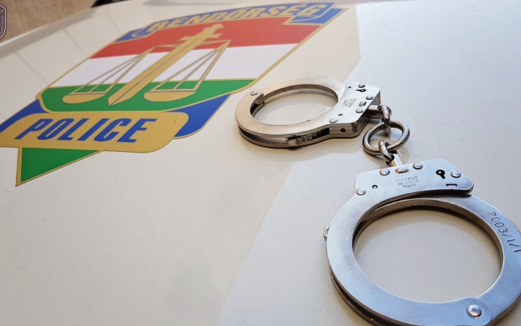 Fűtetlen padlásszobában kellett laknia és keresetének nagy részét le kellett adnia a pápai nő számára