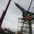 MiG-21 Emlékmű - Pápa - A gép emelése