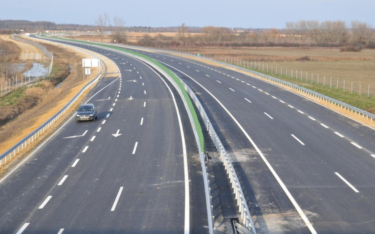 30 hónap alatt kell megépülnie az új 83-asnak