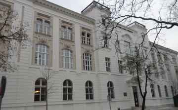 Felújították a Refi homlokzatát