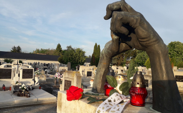 »Béke kell, bölcsőkkel és nem sírokkal teli jövő…« 