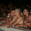 Éjszakai Fürdőzés a pápai Várkertfürdőben