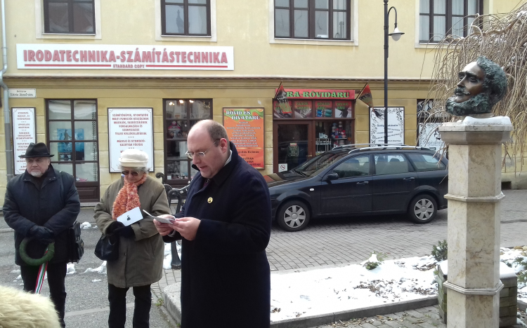 „Annyi áldás szálljon rája!” - koszorúelhelyezés Kossuth Lajos elhunytának emléknapján