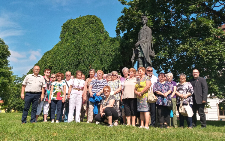 Emlékszalagokat kötöttek fel Petőfi pápai vándorbotjára