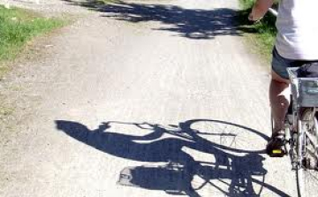 Kerékpározó hölgyek táskáját lopták el Pápán 