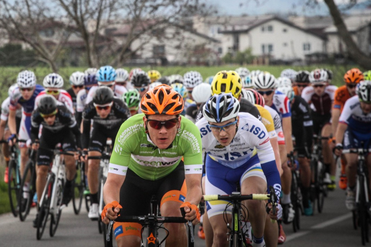 Pápán ér célba a kerékpáros verseny